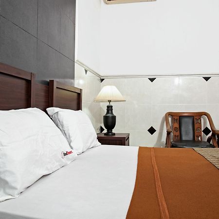 Reddoorz Near City Of Tomorrow Mall Surabaya Buitenkant foto
