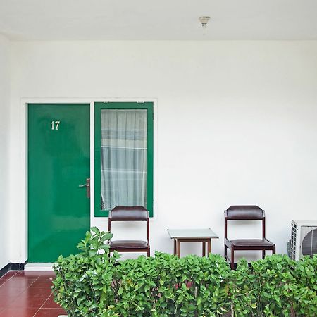 Reddoorz Near City Of Tomorrow Mall Surabaya Buitenkant foto