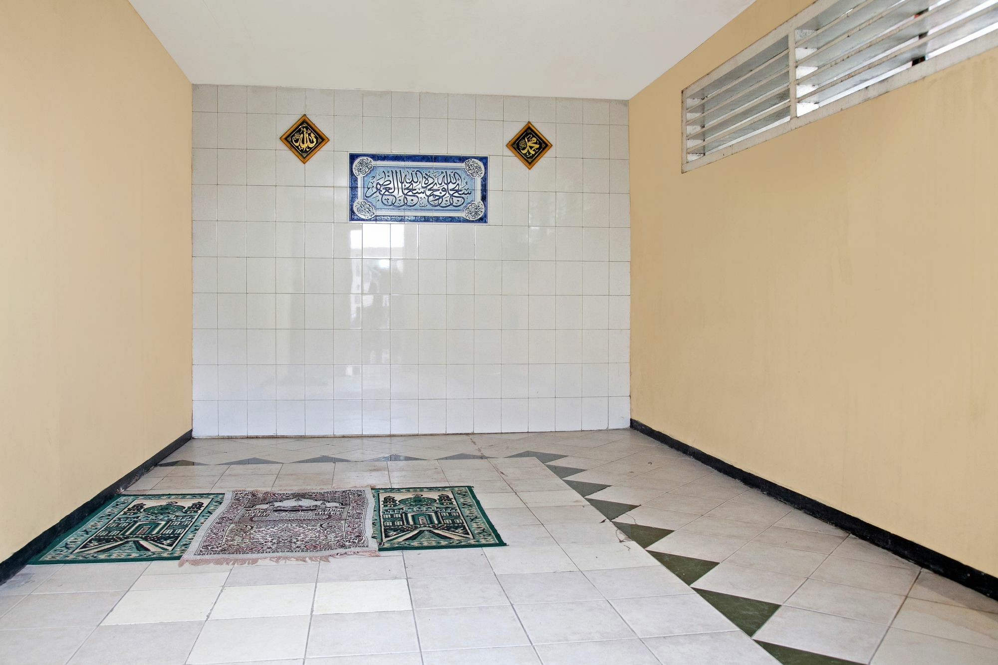 Reddoorz Near City Of Tomorrow Mall Surabaya Buitenkant foto