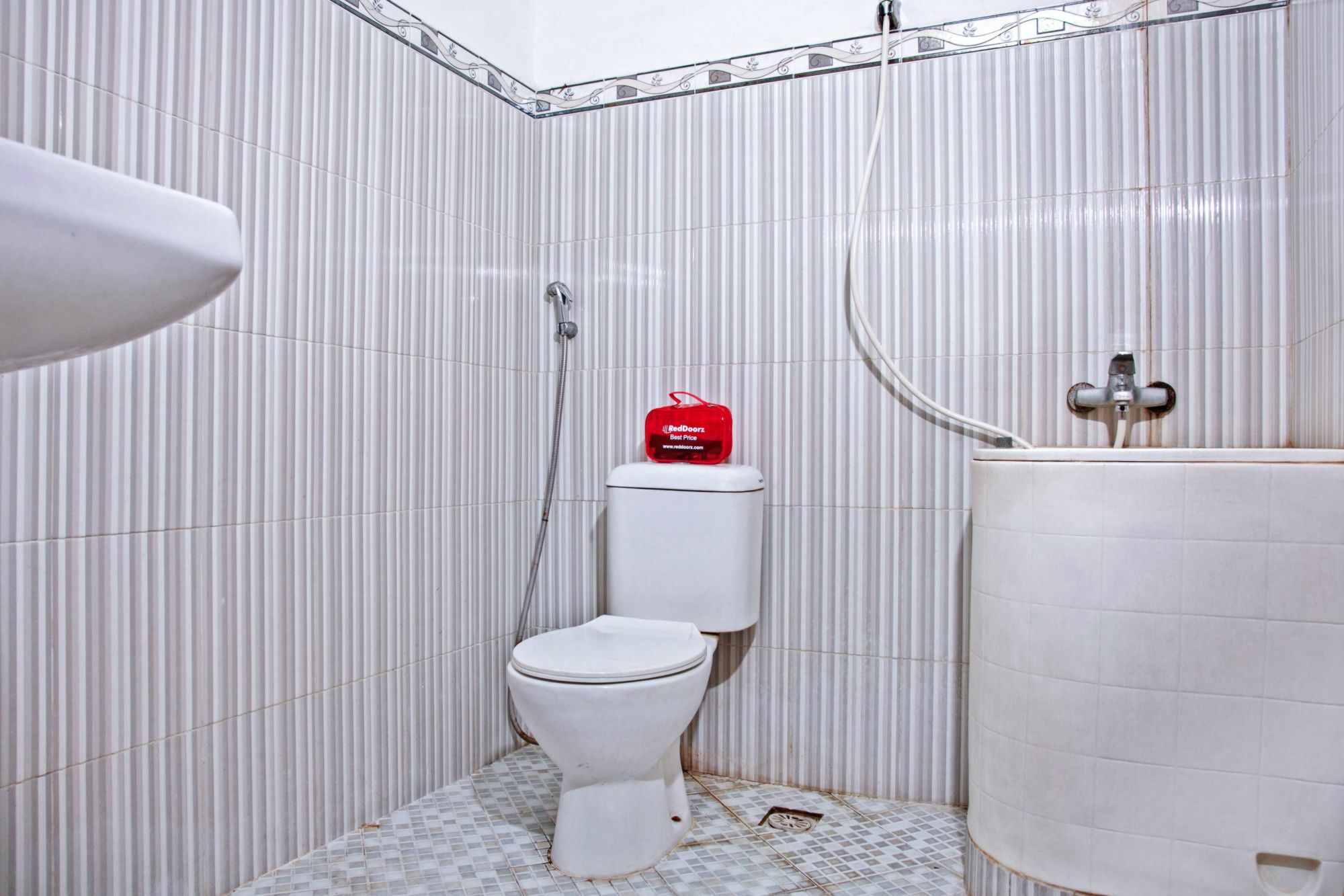 Reddoorz Near City Of Tomorrow Mall Surabaya Buitenkant foto